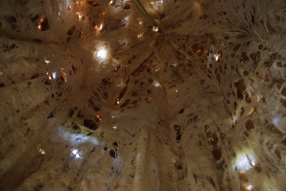 "Chrysallide", vue intérieure de la chrysallide en lin et laine feutrée, 350x150cm, Carte blanche au jardin Camifolia, 2014