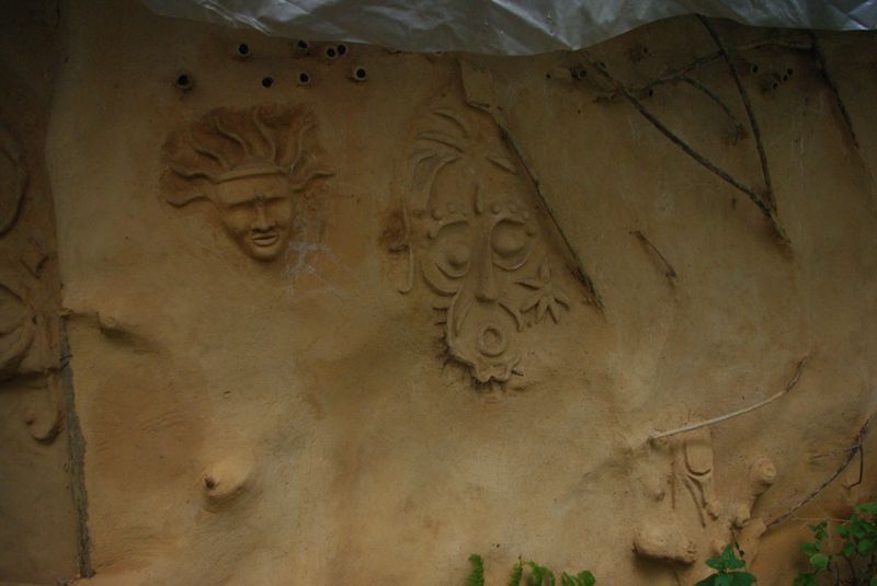 Un mur extérieur de la cuisine collective du Magic Rock Circus