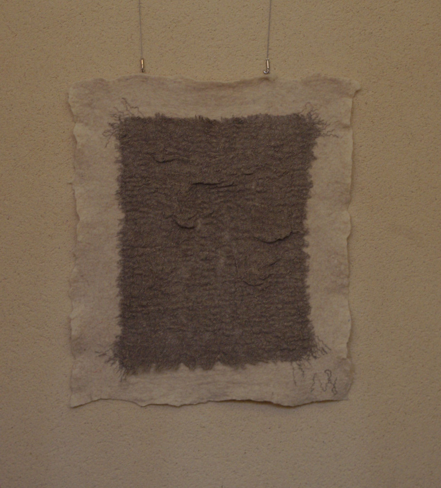 "Étirement 2" tapisserie en laine feutrée (toile lin feutrée sur Xaxi Ardia), 110x120cm, 2015